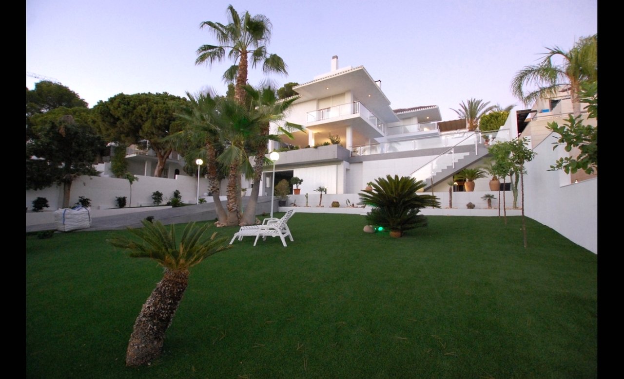 7 bedrooms Villa in Campoamor, Spain No. 4190