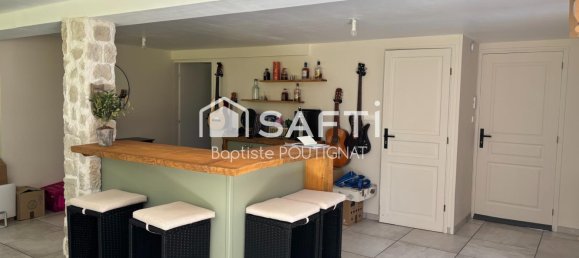 5 bedrooms House in Puy-de-Dome, France No. 276922 3