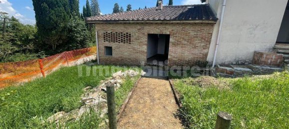 2 bedrooms House in Siena, Italy No. 178266 17