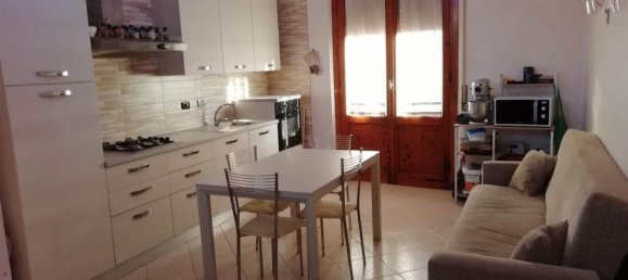 3 rooms Apartment in Florence, Italy No. 35163 2