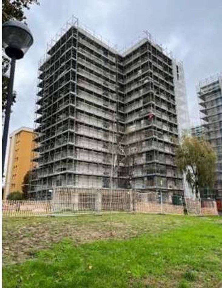 4 bedrooms Apartment in Opera, Italy No. 370142