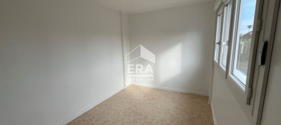 2 rooms Apartment in Bourges, France No. 328479 8