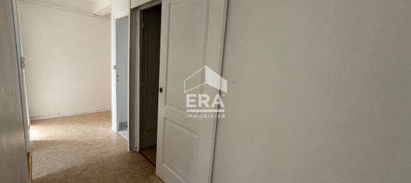 2 rooms Apartment in Bourges, France No. 328479 5