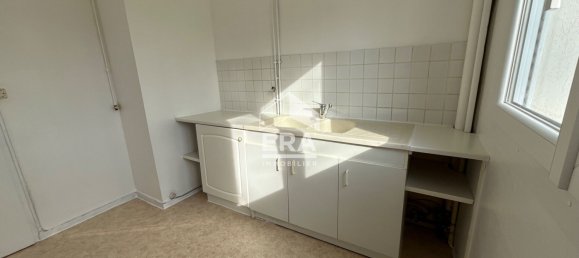 2 rooms Apartment in Bourges, France No. 328479 6