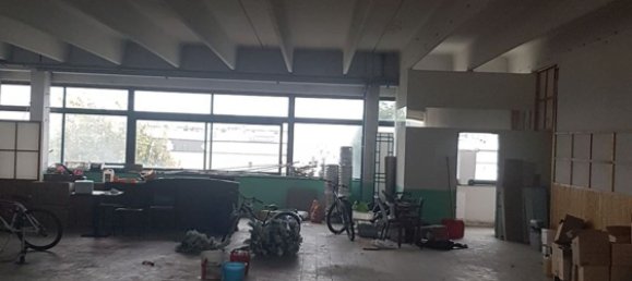 333m² Commercial property in Sassuolo, Italy No. 80530 2