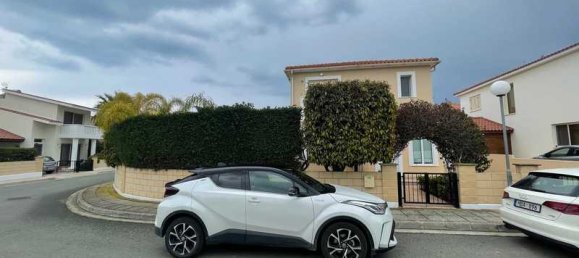 Propiedad comercial de 4 dormitorios en Pervolia, Cyprus No. 6677 6