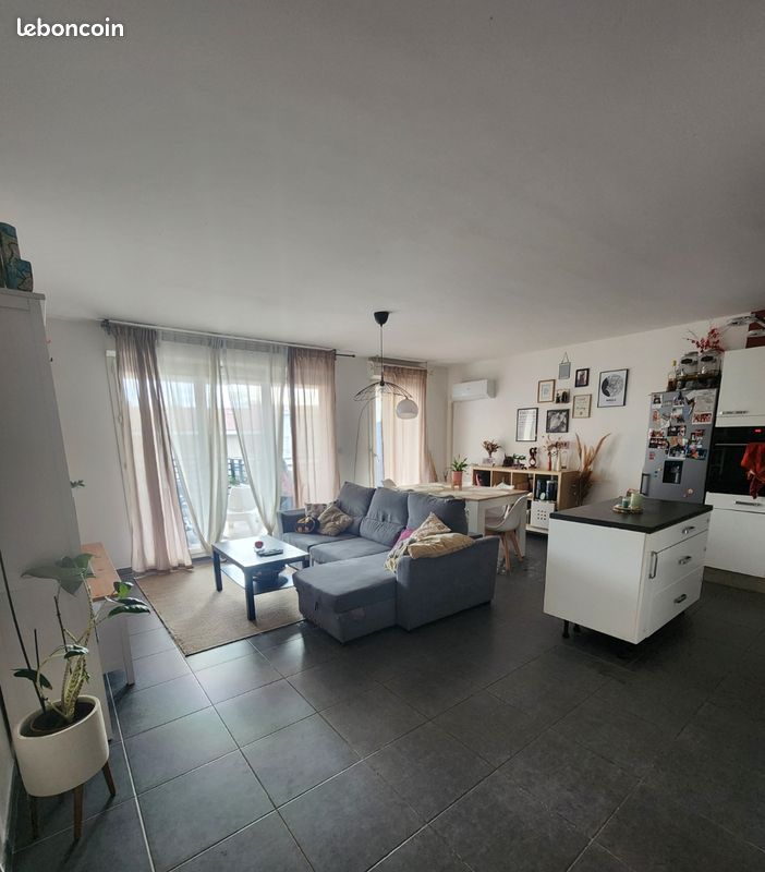 2 bedrooms Apartment in Marseille, France No. 276336