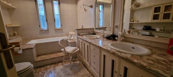 3 bedrooms Villa in Massa, Italy No. 76628 2