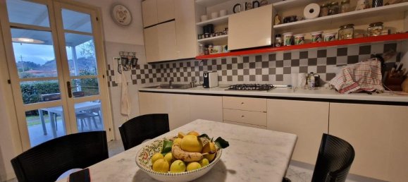 3 bedrooms Villa in Massa, Italy No. 76628 12