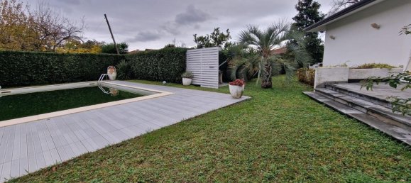 3 bedrooms Villa in Massa, Italy No. 76628 10