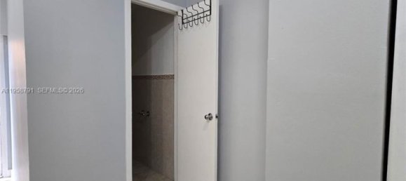 4 Schlafzimmer Grundstück in Miami, USA, Nr. 615535 3