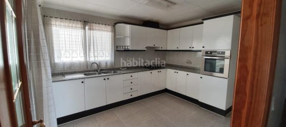 4 bedrooms Apartment in Albal, Spain No. 131852 6