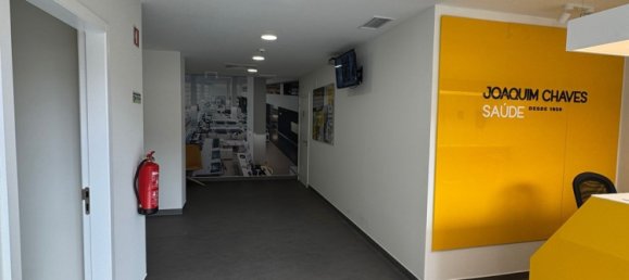 123m² Commercial property in Lisbon, Portugal No. 70221 12