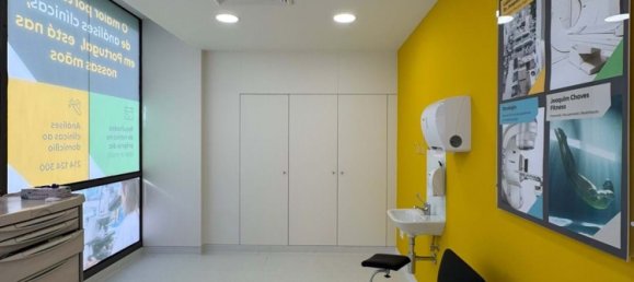 123m² Commercial property in Lisbon, Portugal No. 70221 6