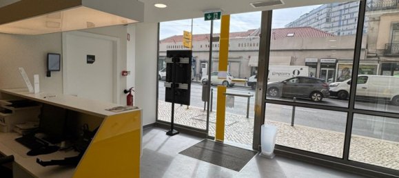 123m² Commercial property in Lisbon, Portugal No. 70221 14