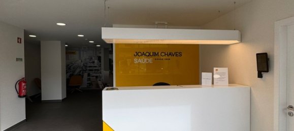 123m² Commercial property in Lisbon, Portugal No. 70221 4