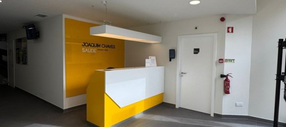 123m² Commercial property in Lisbon, Portugal No. 70221 11