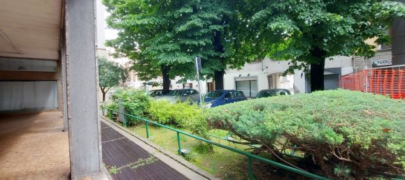 124m² Commercial property in Cesano Maderno, Italy No. 71642 3