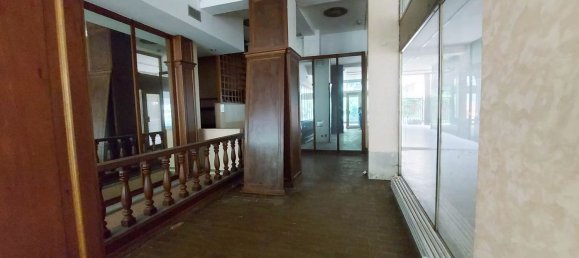 124m² Commercial property in Cesano Maderno, Italy No. 71642 10