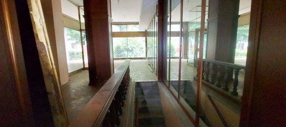 124m² Commercial property in Cesano Maderno, Italy No. 71642 2