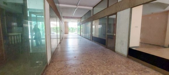 124m² Commercial property in Cesano Maderno, Italy No. 71642 4