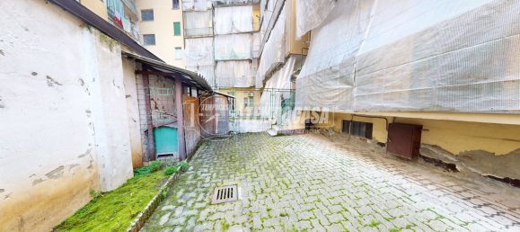 6 rooms House in Turin, Italy No. 108590 17