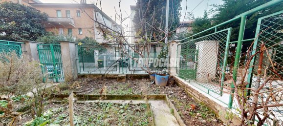 6 rooms House in Turin, Italy No. 108590 16