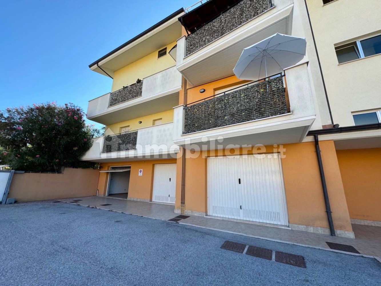  مرآب في San Giovanni Teatino, Italy 95متر مربع رقم 386567