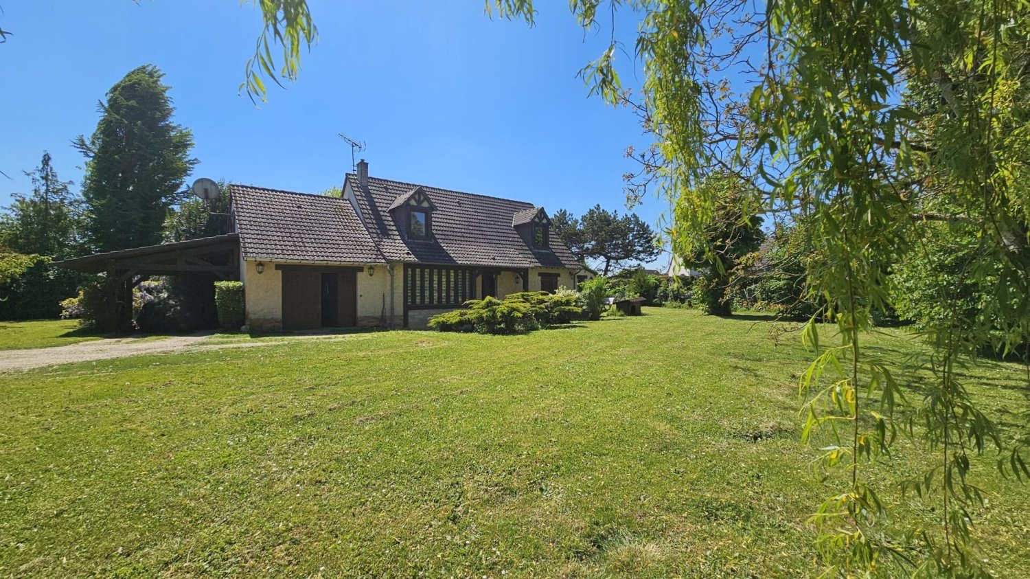 4 bedrooms House in Breval, France No. 331598