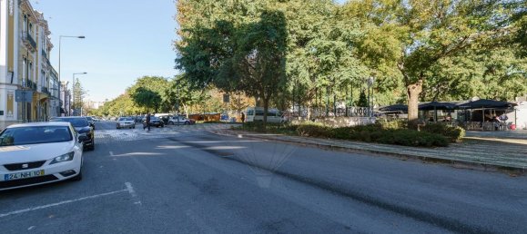 197m² Commercial property in Setubal, Portugal No. 57093 3