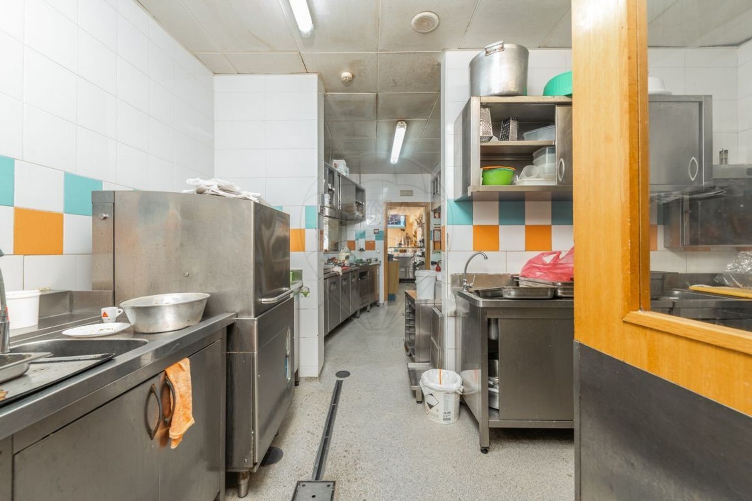 197m² Commercial property in Setubal, Portugal No. 57093