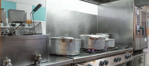 197m² Commercial property in Setubal, Portugal No. 57093 29