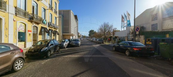 197m² Commercial property in Setubal, Portugal No. 57093 37