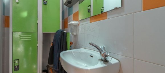 197m² Commercial property in Setubal, Portugal No. 57093 12