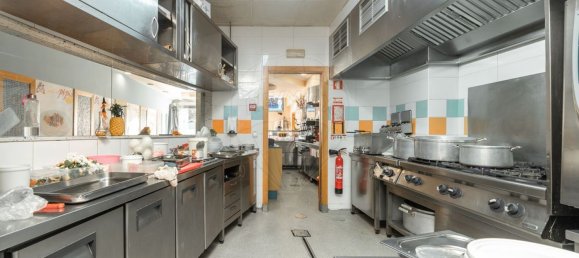 197m² Commercial property in Setubal, Portugal No. 57093 20