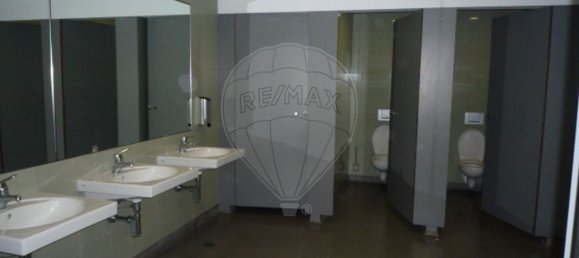 5136m² Commercial property in Porto, Portugal No. 50349 3