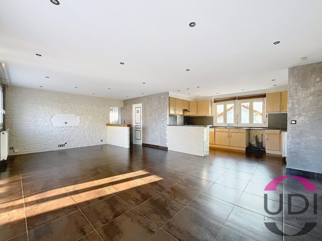 3 bedrooms Apartment in Champcueil, France No. 151289