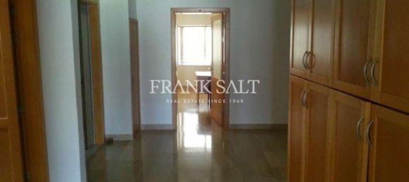 226m² Office in Sliema, Malta No. 11861 2