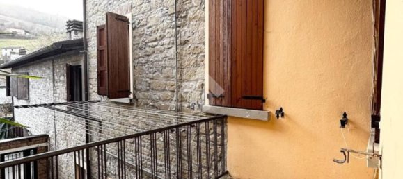 2-salle Appartement à Civitella di Romagna, Italy No. 89885 7