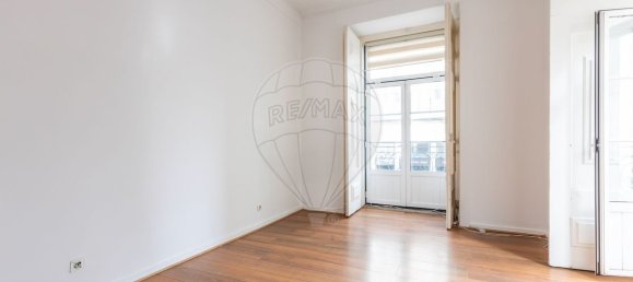 3 bedrooms Apartment in Lisbon, Portugal No. 117179 9