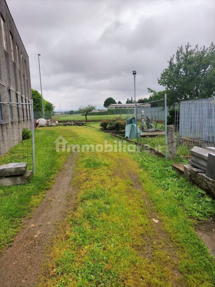 1غرفة مستودع في Cirimido, Italy رقم 354612