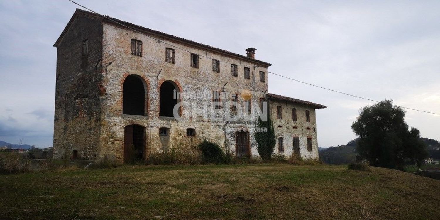 8 rooms House in Tarzo, Italy No. 89305