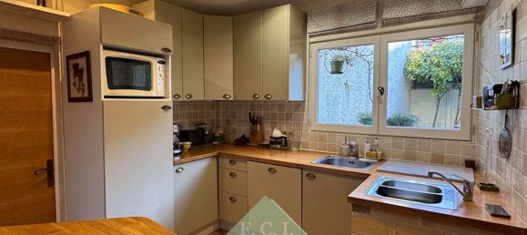 3 bedrooms House in Epone, France No. 136978 5