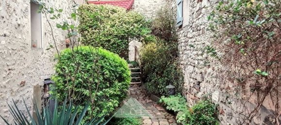 3 bedrooms House in Epone, France No. 136978 3