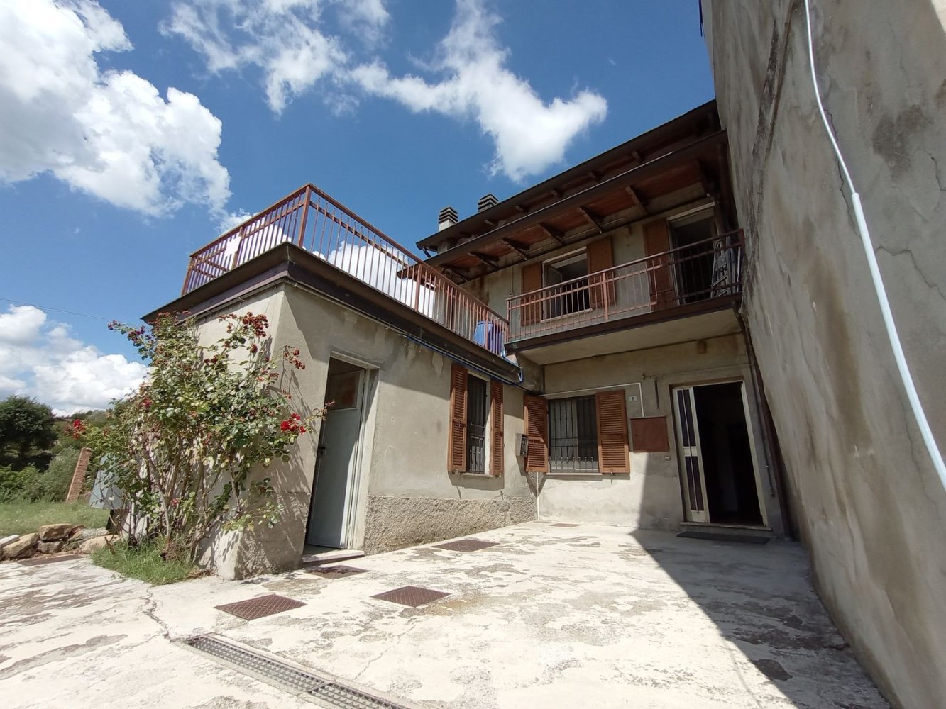 8 rooms House in Vernasca, Italy No. 285056