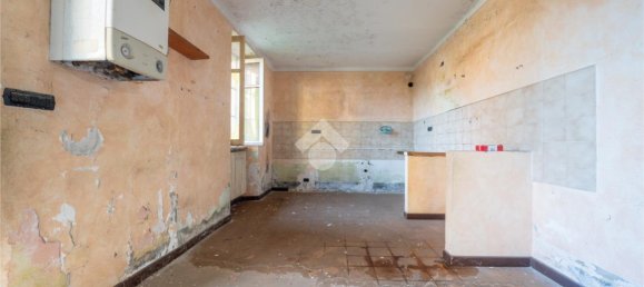 6 rooms House in Costigliole Saluzzo, Italy No. 21828 7