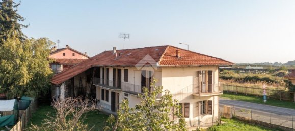 6 rooms House in Costigliole Saluzzo, Italy No. 21828 5