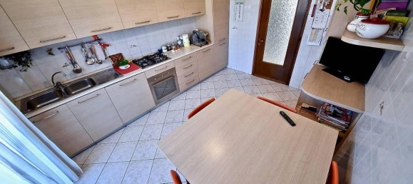 3-salle Appartement à Senago, Italy No. 31632 9
