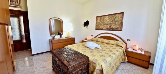 3-salle Appartement à Senago, Italy No. 31632 13