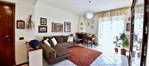 3-salle Appartement à Senago, Italy No. 31632 2